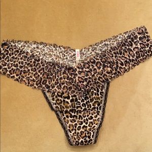 Victoria’s Secret PINK Animal Print Thong, NWT.